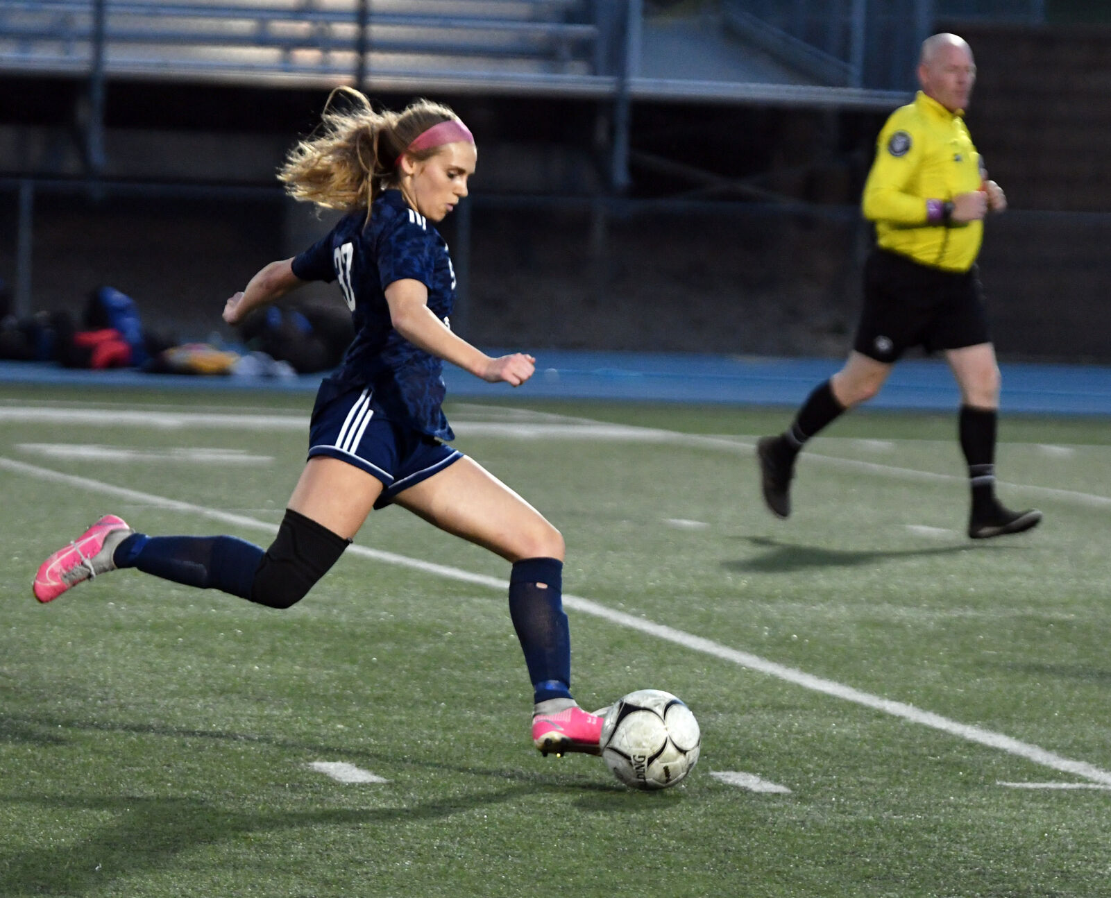 041222-qc-spt-pv bett soccer009.JPG